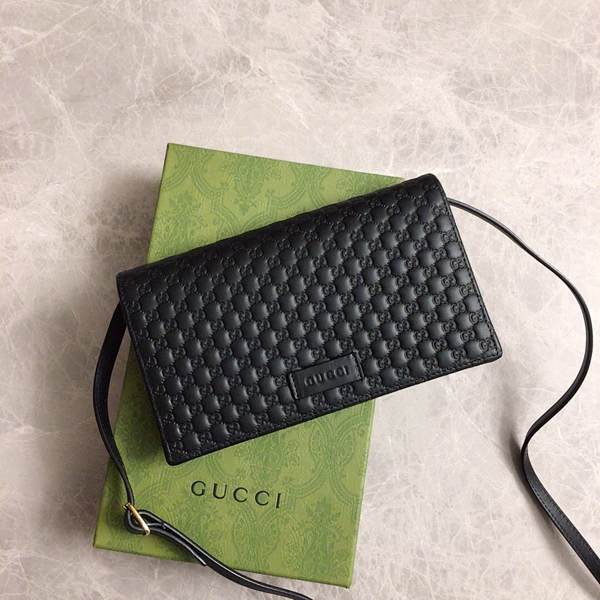 グッチ財布 レプリカ着用イメージ